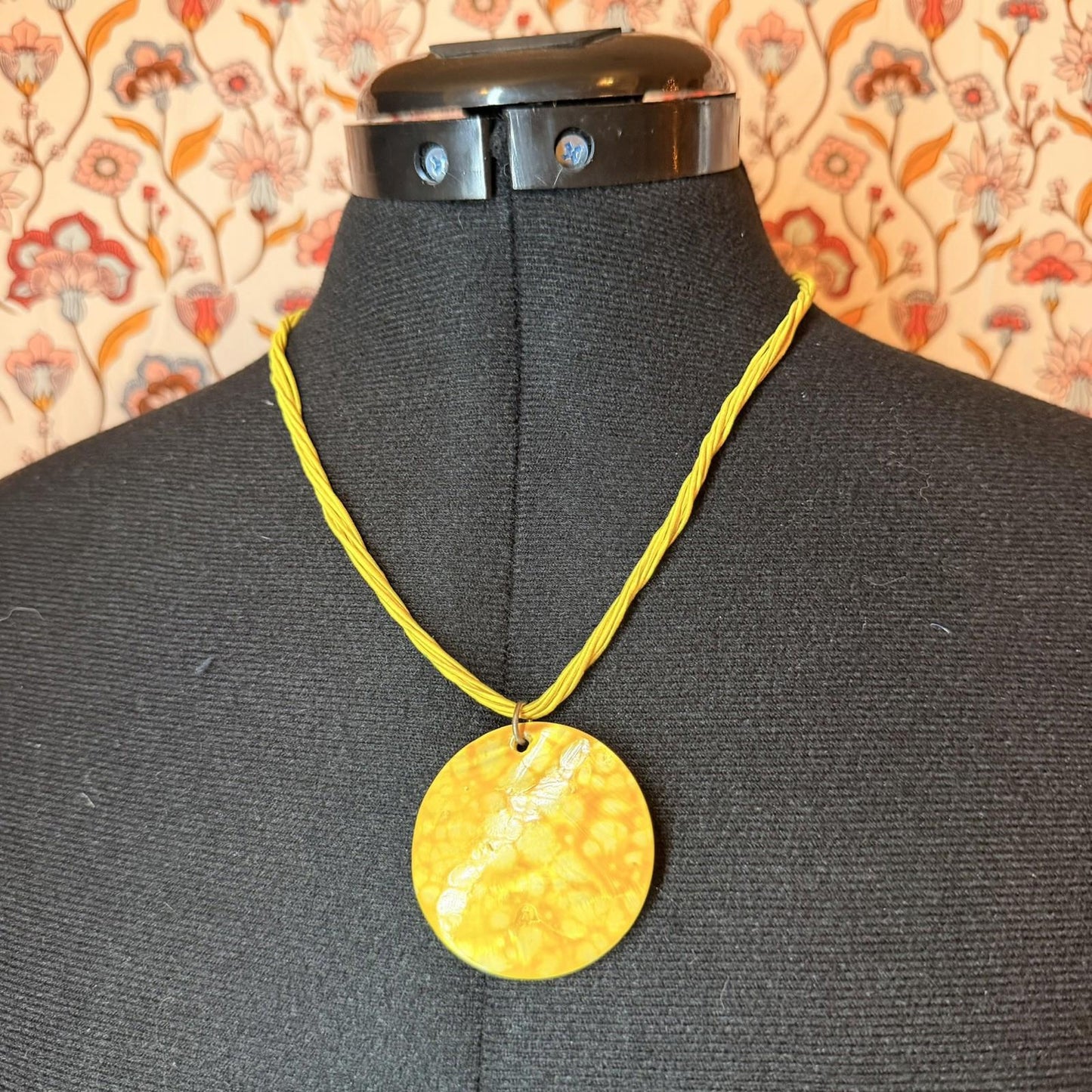 pendant necklace on rope string 90s y2k style painted