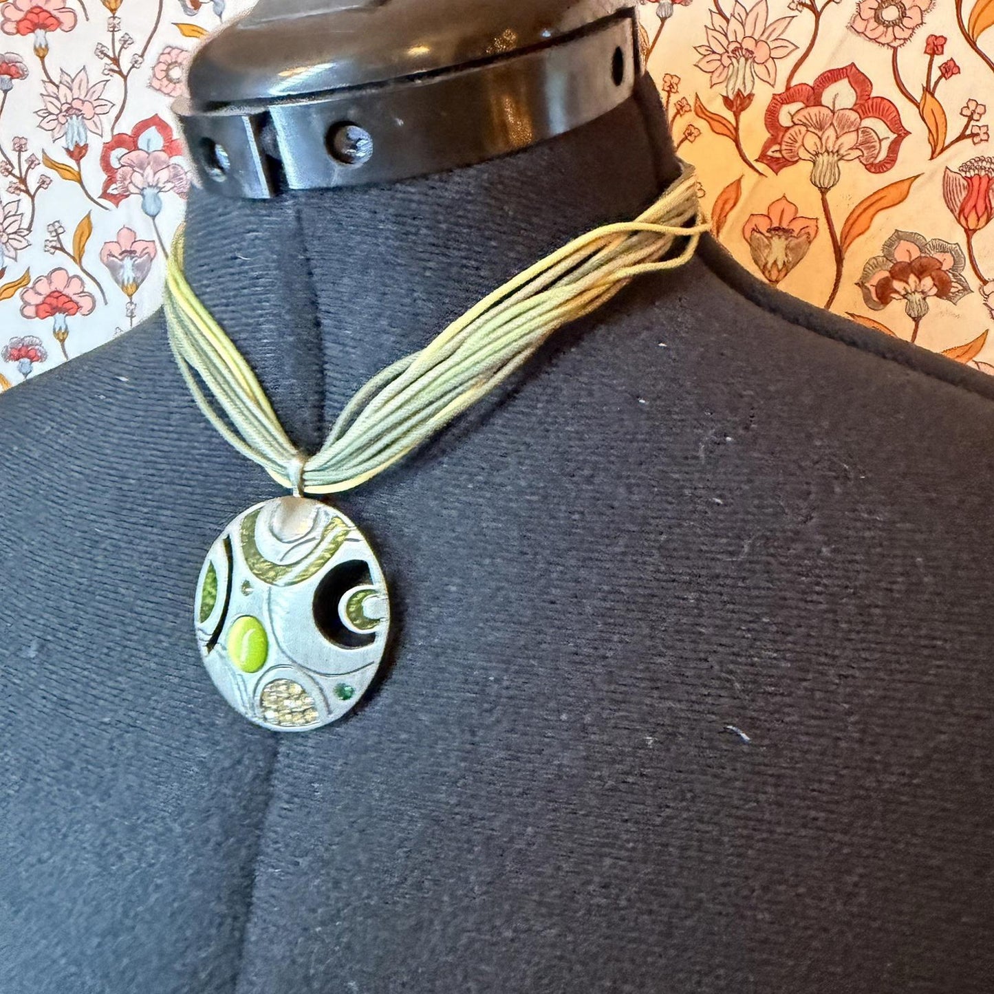 pendant necklace on rope chain string 90s y2k style green and black circle