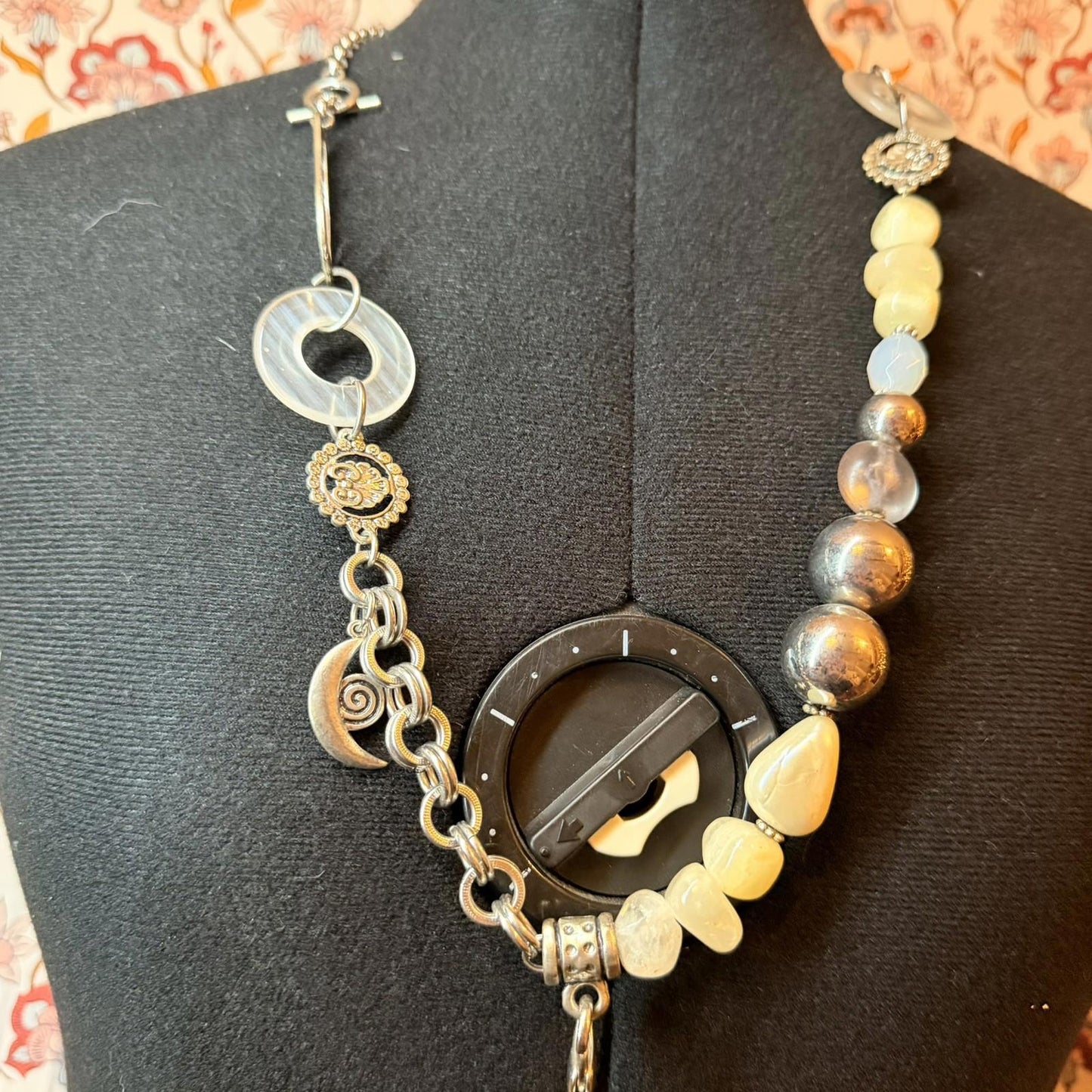 Vintage Costume Jewellery Necklace Metal Chain Design