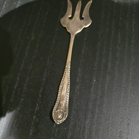 AN ANTIQUE SILVER PLATED BREAD FORK. BREAD SERVING FORK rare