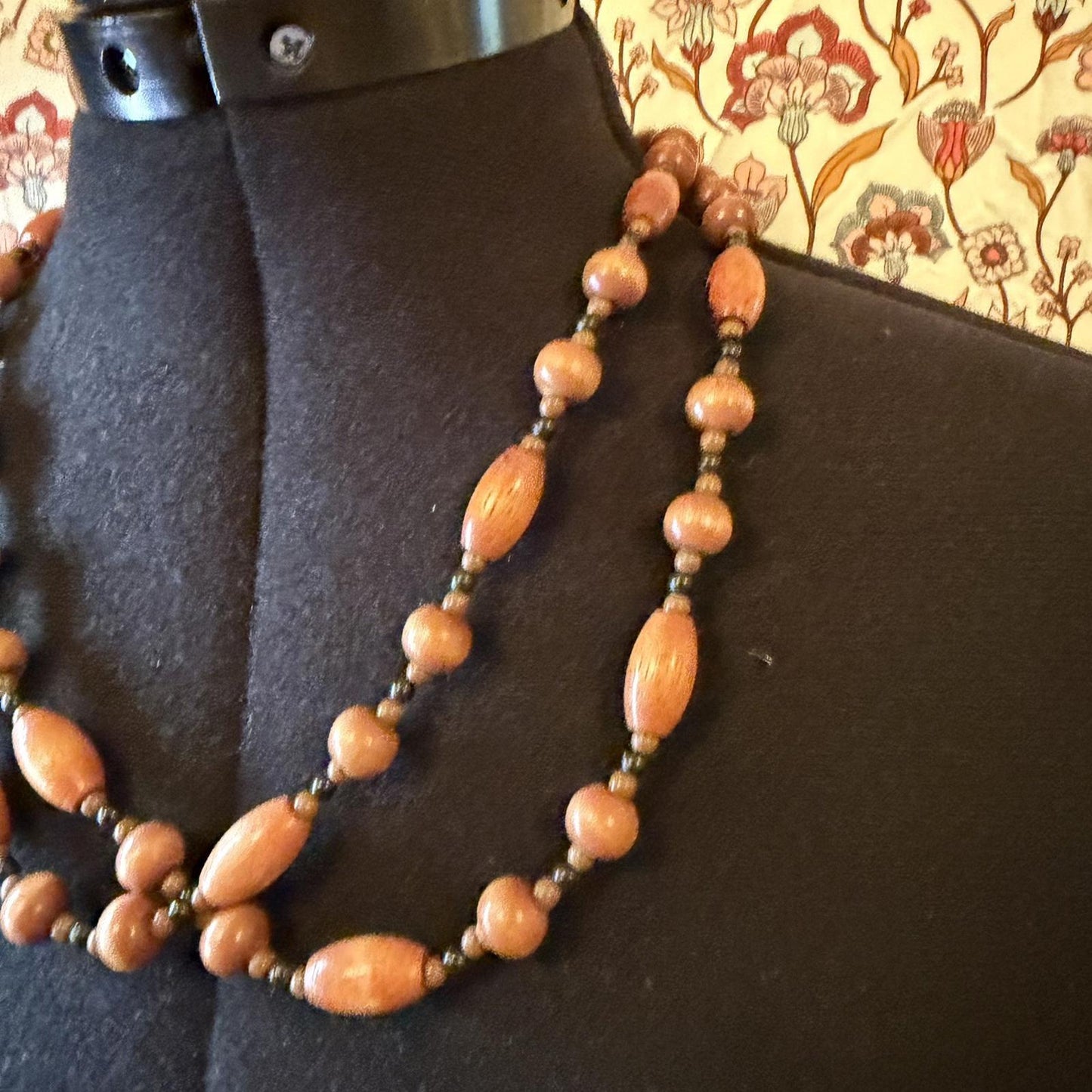 Vintage Costume Jewellery Necklace Unknown Beaded Design wooden
