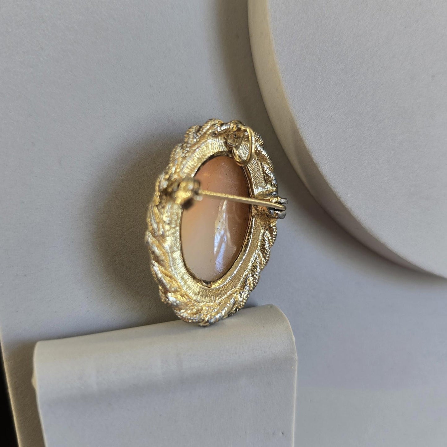 Antique Cameo Brooche Or Pendant For Necklace Pink And White Gold