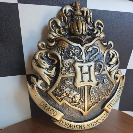 Harry Potter Hogwarts Coat of Arms Wall Plaque No Chips Or Cracks 10"x12"