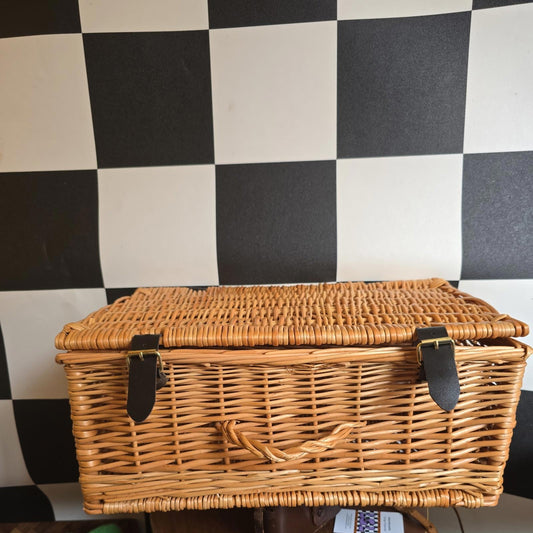 Large Wicker Woven Hamper Basket Perfect Logs Toys Blankets Picnics Heavy Duty