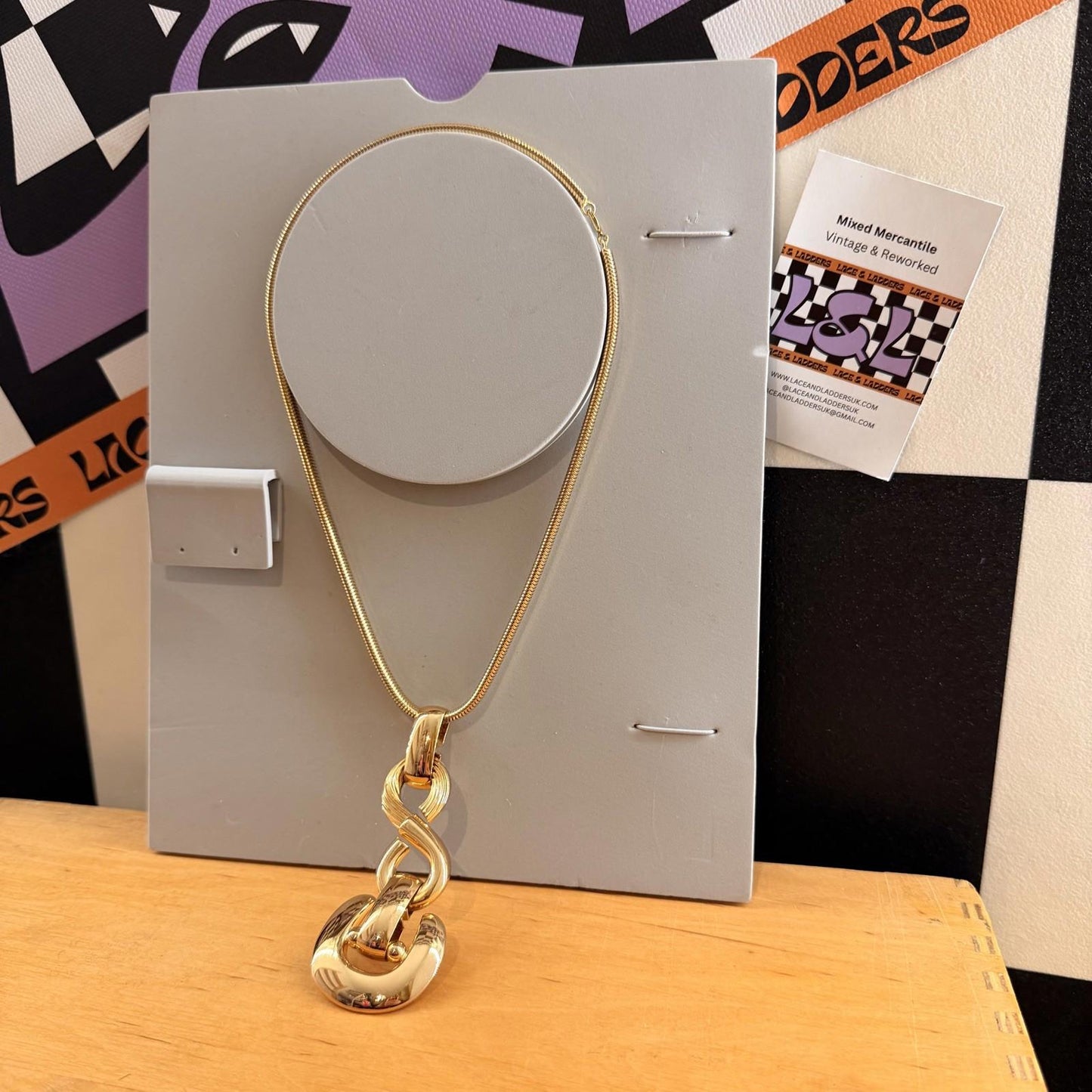 VINTAGE GROSSE GERMANY HIGH FASHION GOLD TONE WOMENS NECKLACE PENDANT RARE 1970s