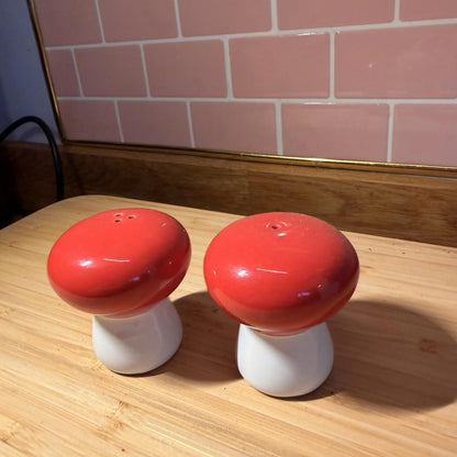 MCM Mid Century Vintage Mushroom Salt and Pepper Shakers Ceramic Vegetable Set