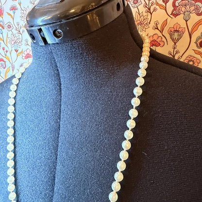 Vintage Costume Jewellery Necklace Unknown Beaded Design faux pearls