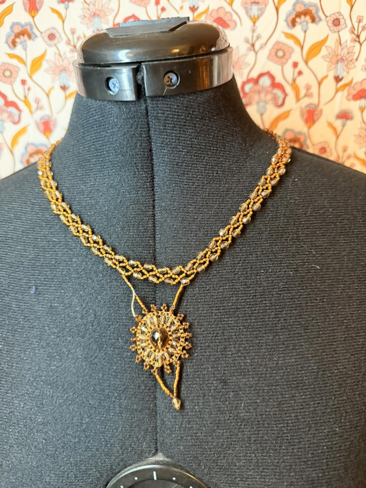 Vintage Costume Jewellery Necklace Unknown Beaded Design needs little repair