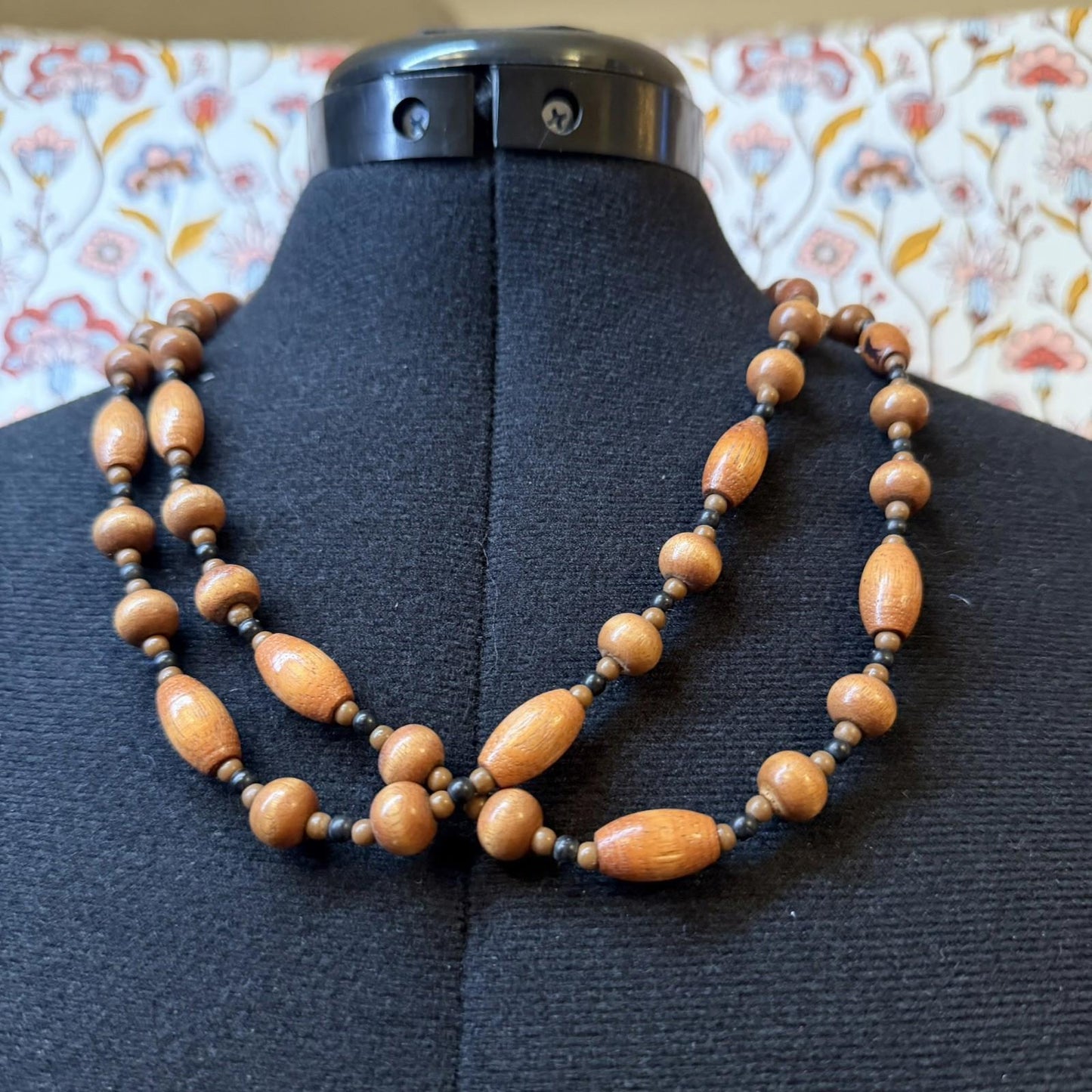 Vintage Costume Jewellery Necklace Unknown Beaded Design wooden