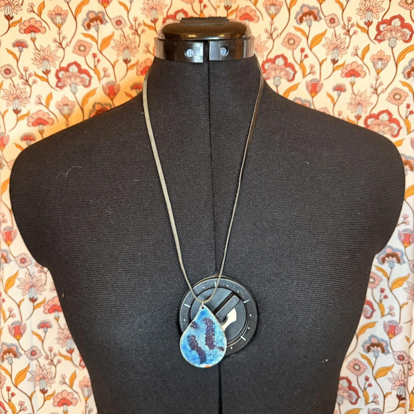 Vintage Costume Jewellery Necklace Metal leather Design copper painted pendant