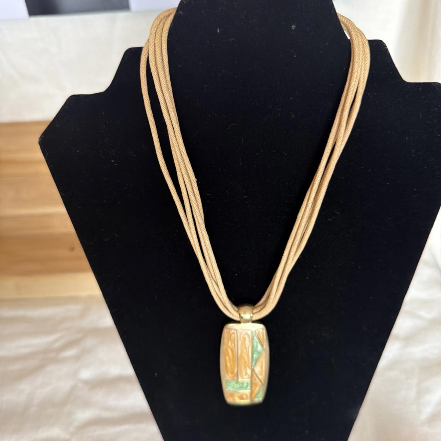 Vintage Pendant Costume Jewellery Necklace Unknown Design