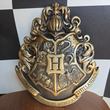 Harry Potter Hogwarts Coat of Arms Wall Plaque No Chips Or Cracks 10"x12"