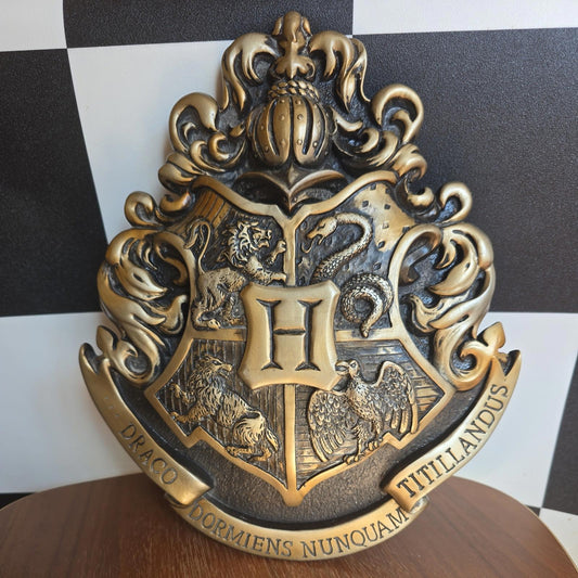 Harry Potter Hogwarts Coat of Arms Wall Plaque No Chips Or Cracks 10"x12"