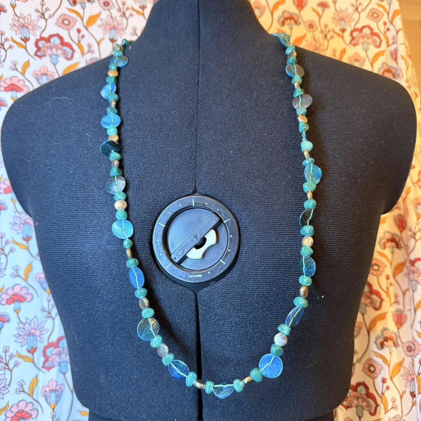 Vintage Costume Jewellery Necklace Unknown Beaded Design