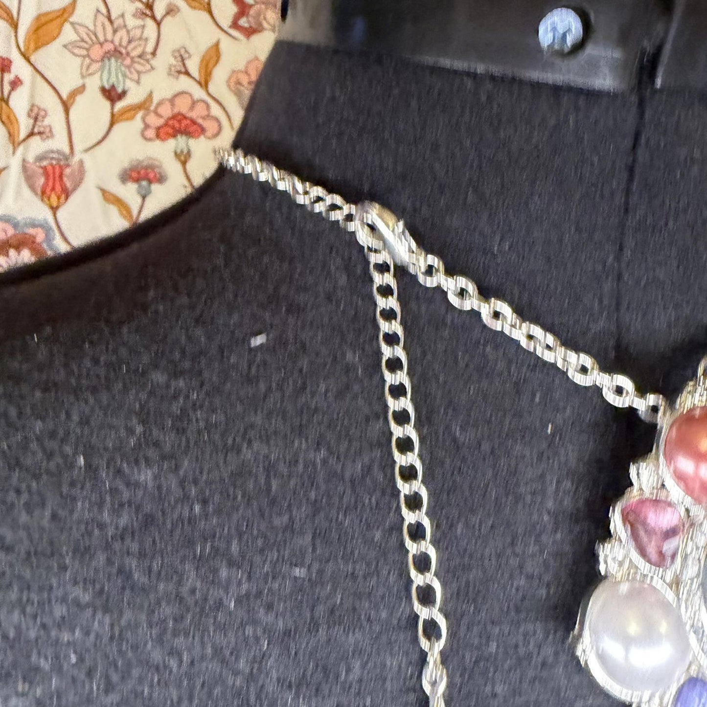 Vintage Costume Jewellery Necklace Metal Chain Design separate Broach