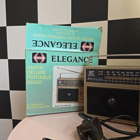 Vintage Made In Honk King Elegance Am/Fm Radio with Box and Cable slight used