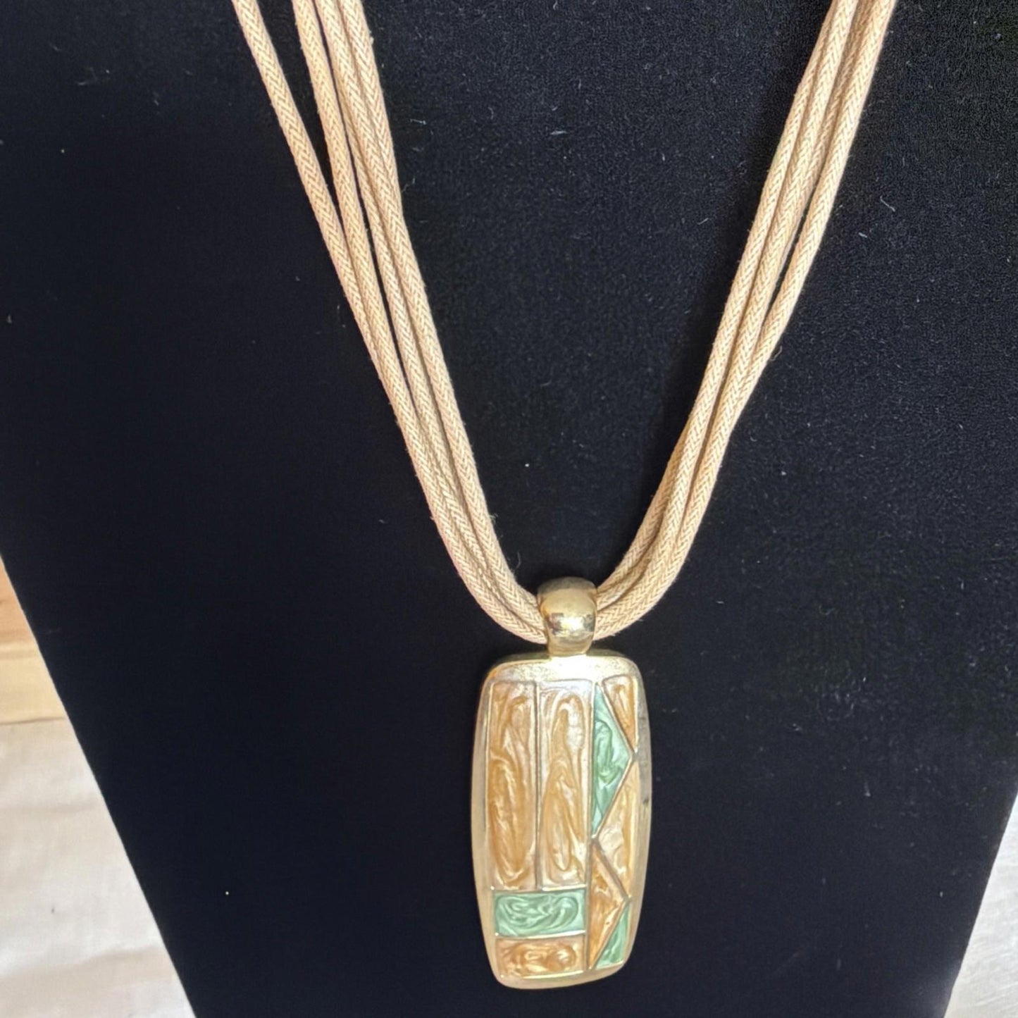 Vintage Pendant Costume Jewellery Necklace Unknown Design