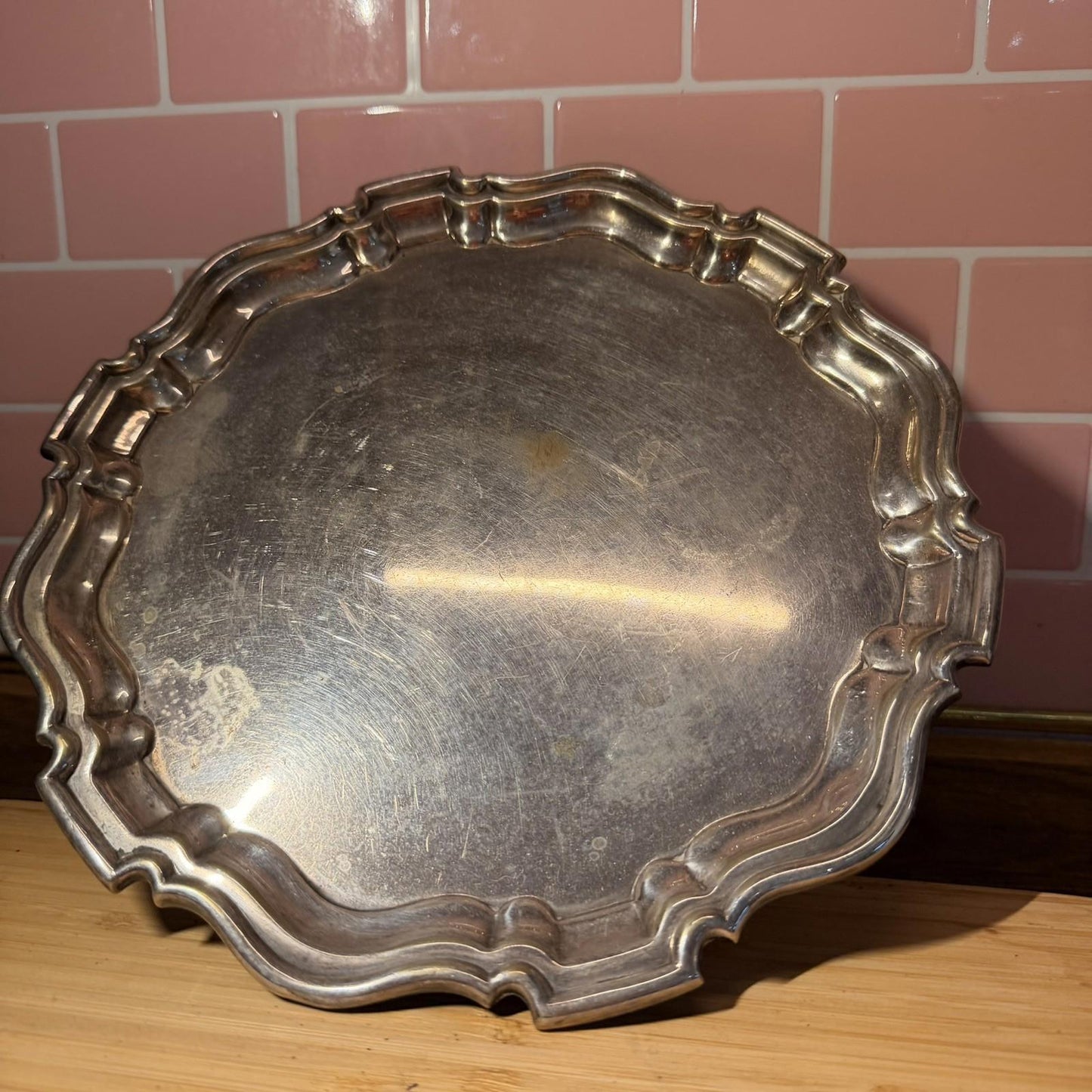 VINTAGE EPNS SILVER PLATED ENGRAVED SERVING TRAY ORNATE SCALLOPED EDGE claw foot