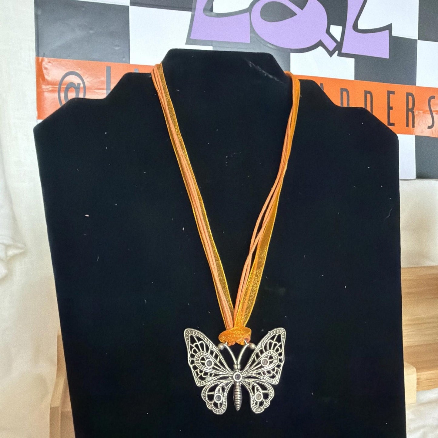 Vintage Pendant Costume Jewellery Necklace Unknown Design