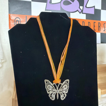 Vintage Pendant Costume Jewellery Necklace Unknown Design