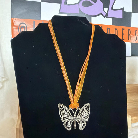 Vintage Pendant Costume Jewellery Necklace Unknown Design