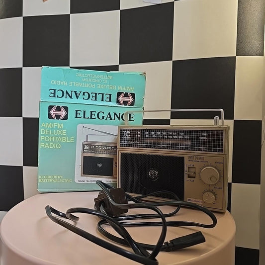 Vintage Made In Honk King Elegance Am/Fm Radio with Box and Cable slight used