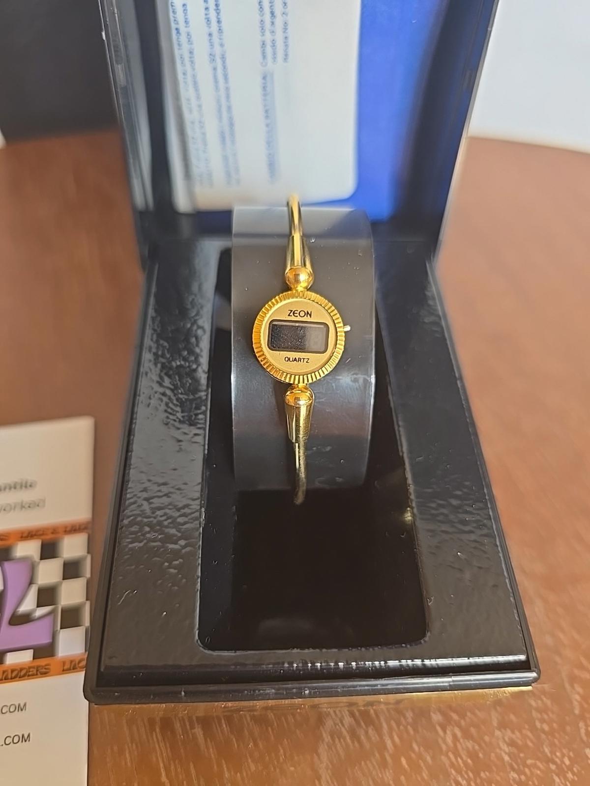 Unique VINTAGE Gold Zeon Ladies Watch NEW In Box