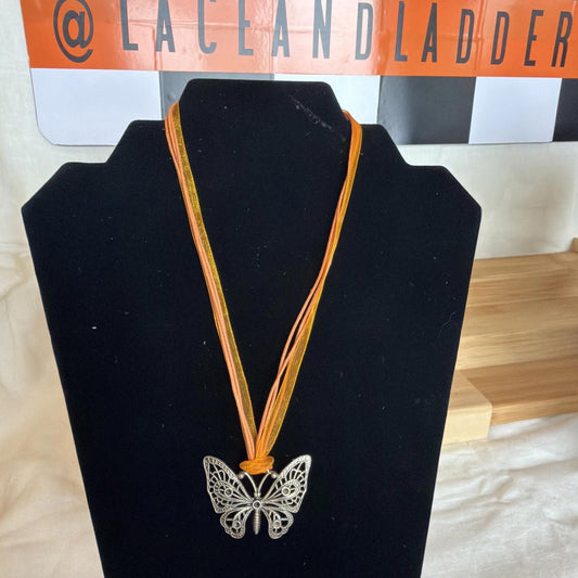 Vintage Pendant Costume Jewellery Necklace Unknown Design