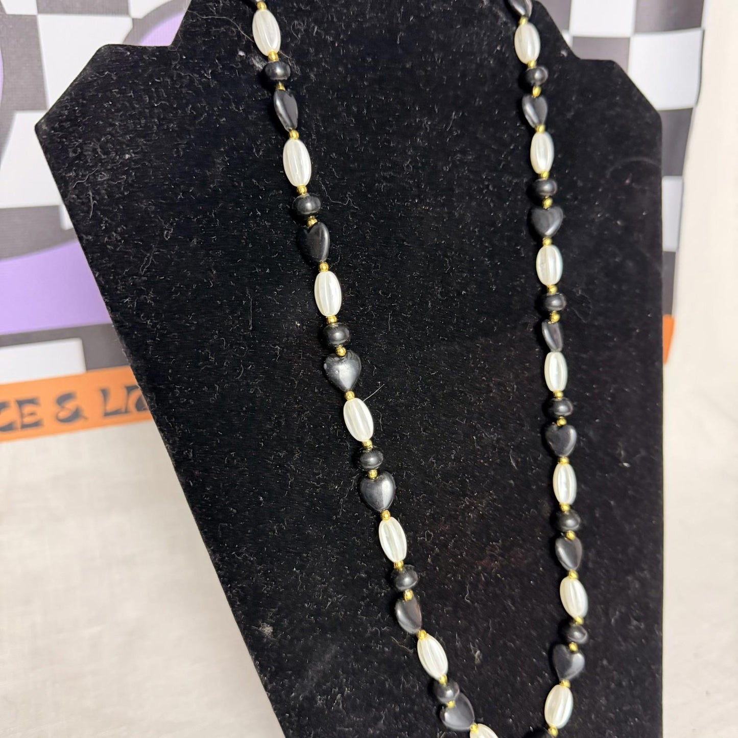 Vintage Costume Jewellery Necklace Beaded Design gorgeous black and white