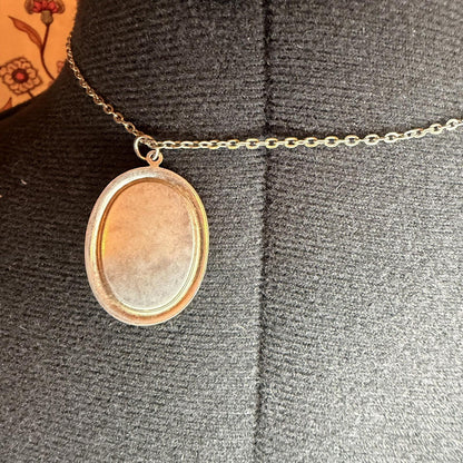 Vintage Costume Jewellery Necklace Metal Chain Design cameo white and blue