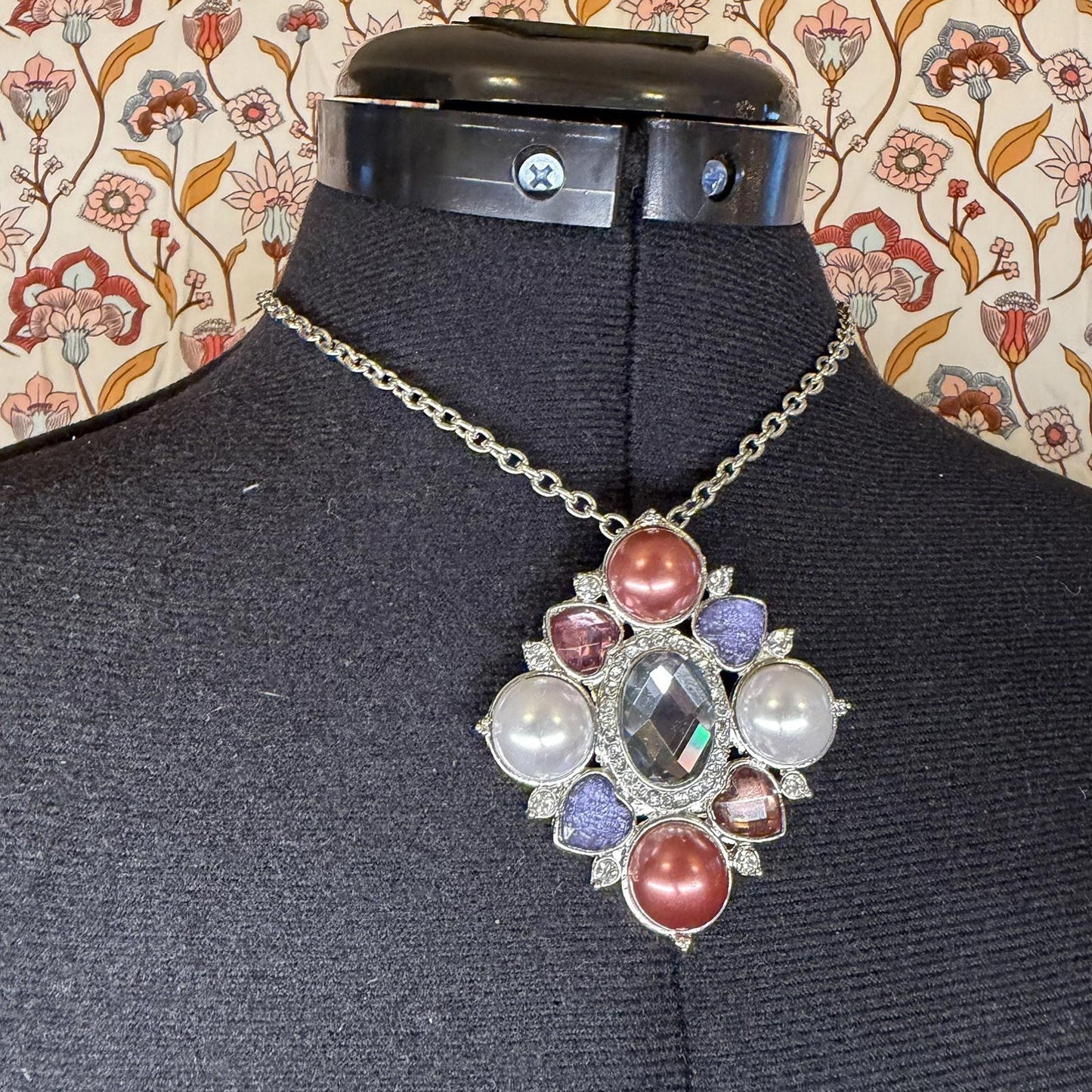 Vintage Costume Jewellery Necklace Metal Chain Design separate Broach