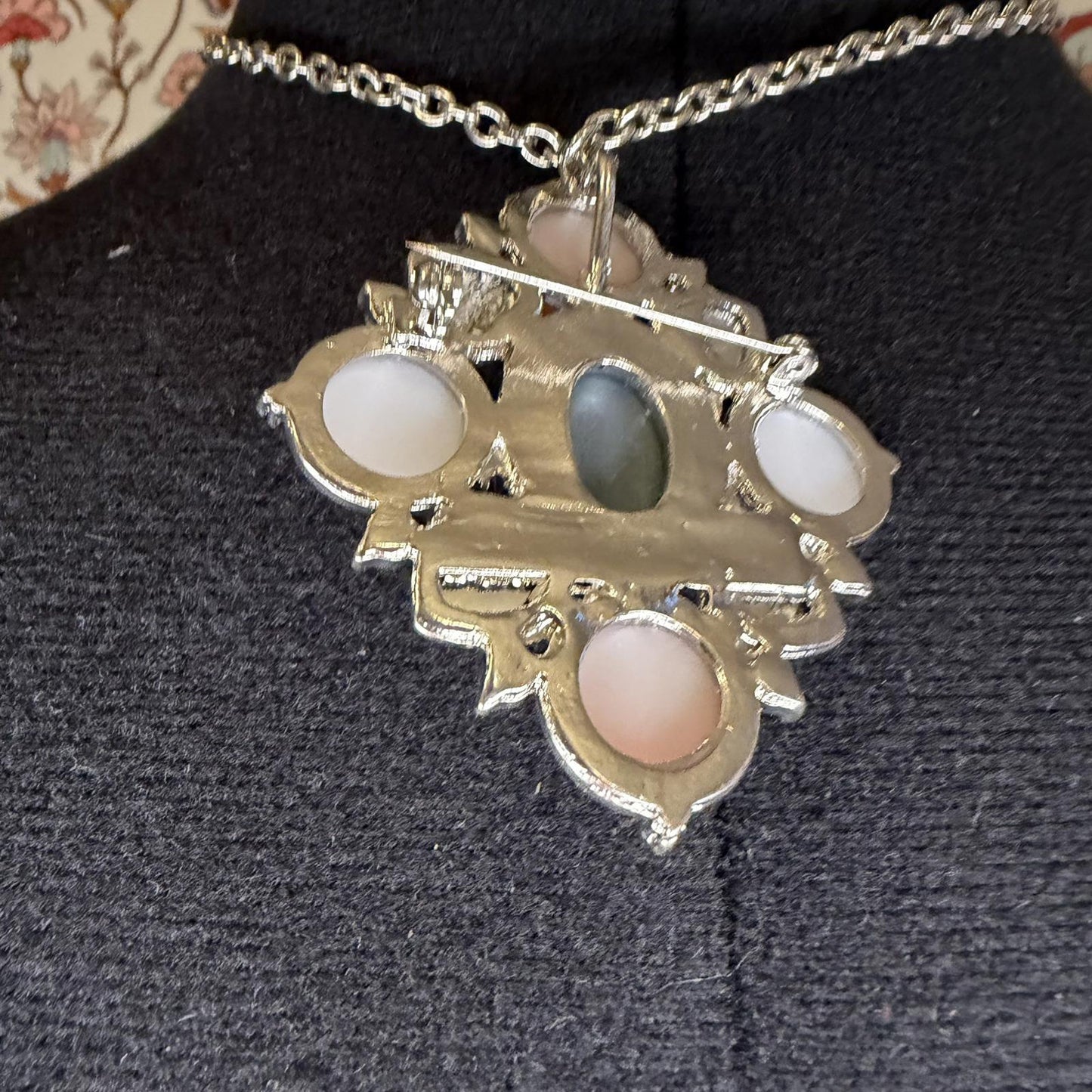 Vintage Costume Jewellery Necklace Metal Chain Design separate Broach