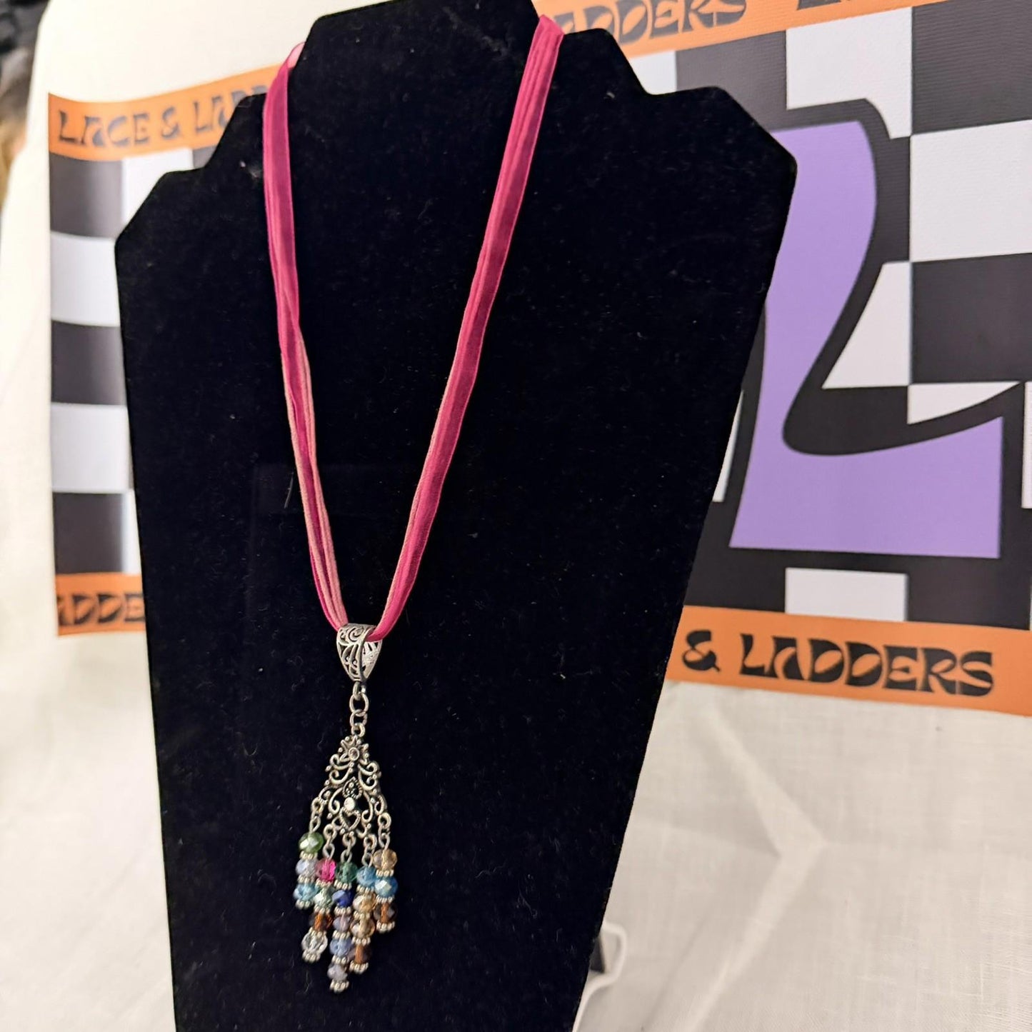 Vintage Costume Jewellery Necklace Beaded Design gorgeous y2k pink ribbon
