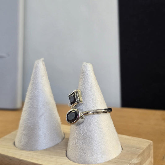 Vintage Costume Silver And Black Stone Unique Ring Design Size T
