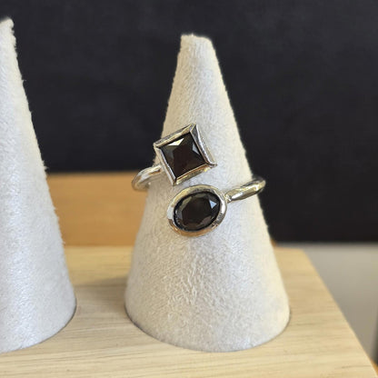 Vintage Costume Silver And Black Stone Unique Ring Design Size T