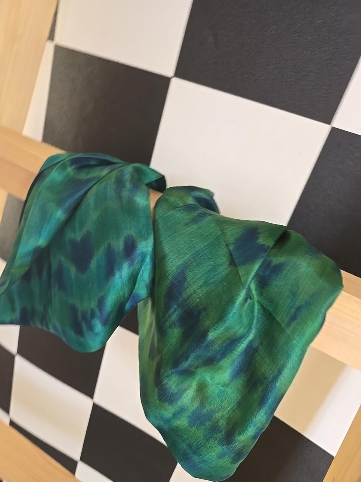 100% Silk Vintage Made In NZ Scarfe Brand New Green and Blue Abstract Design