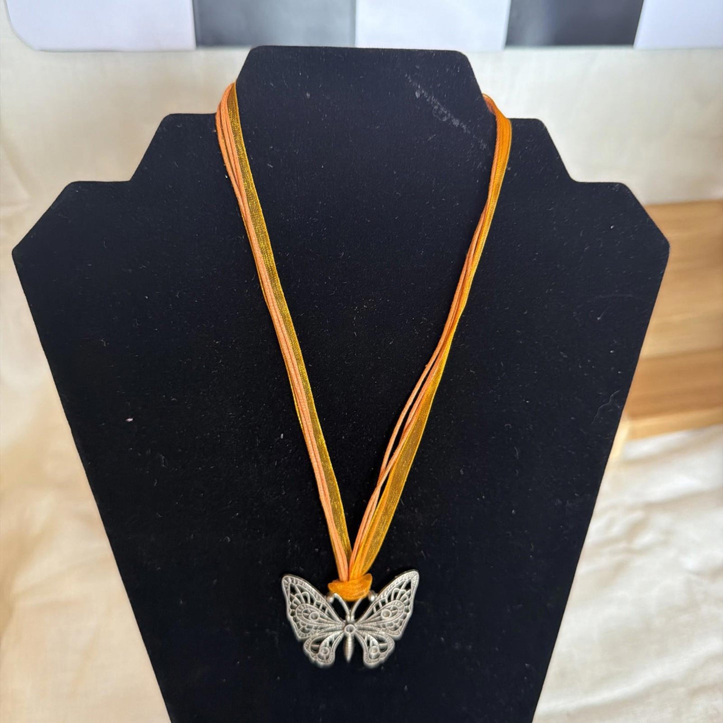 Vintage Pendant Costume Jewellery Necklace Unknown Design