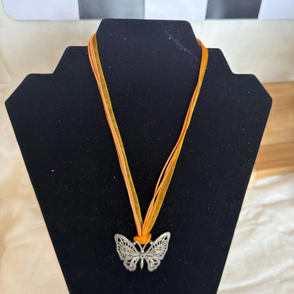 Vintage Pendant Costume Jewellery Necklace Unknown Design