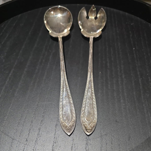 AN ANTIQUE PAIR OF SILVER PLATED SALAD SERVERS. E.P.N.S. SALAD SERVING UTENSILS